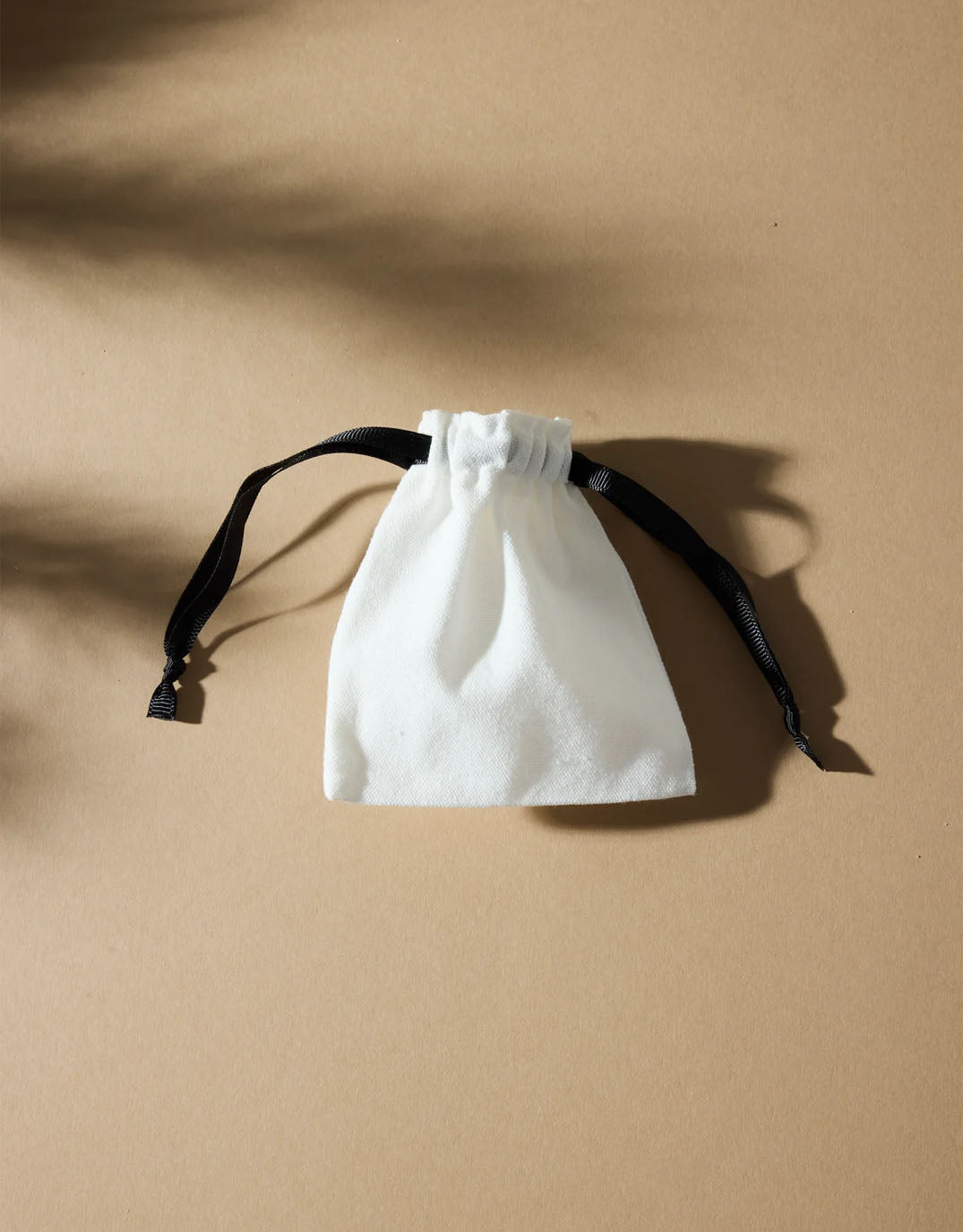 humble-heart-paper-clip-necklace-gold-womens-clothing