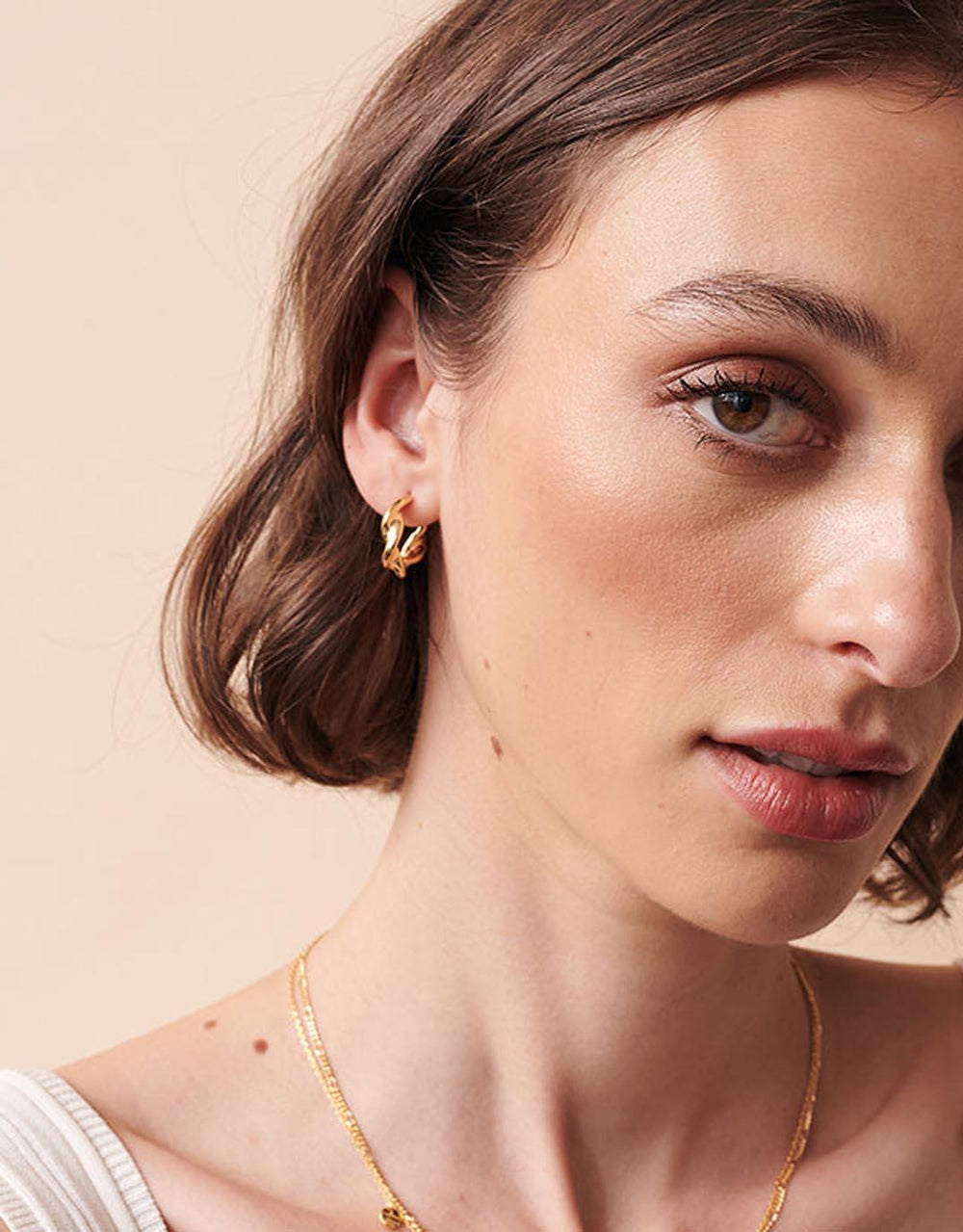 Jolie & Deen - Chiara Small Hoops - Gold - paulaglazebrook Accessories