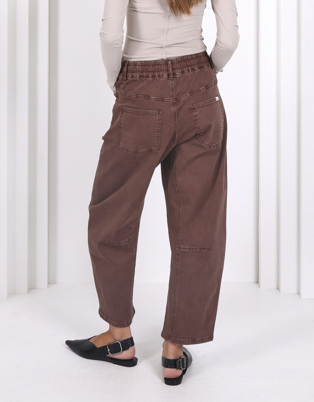 monaco-leo-barrel-jeans-chocolate-womens-clothing