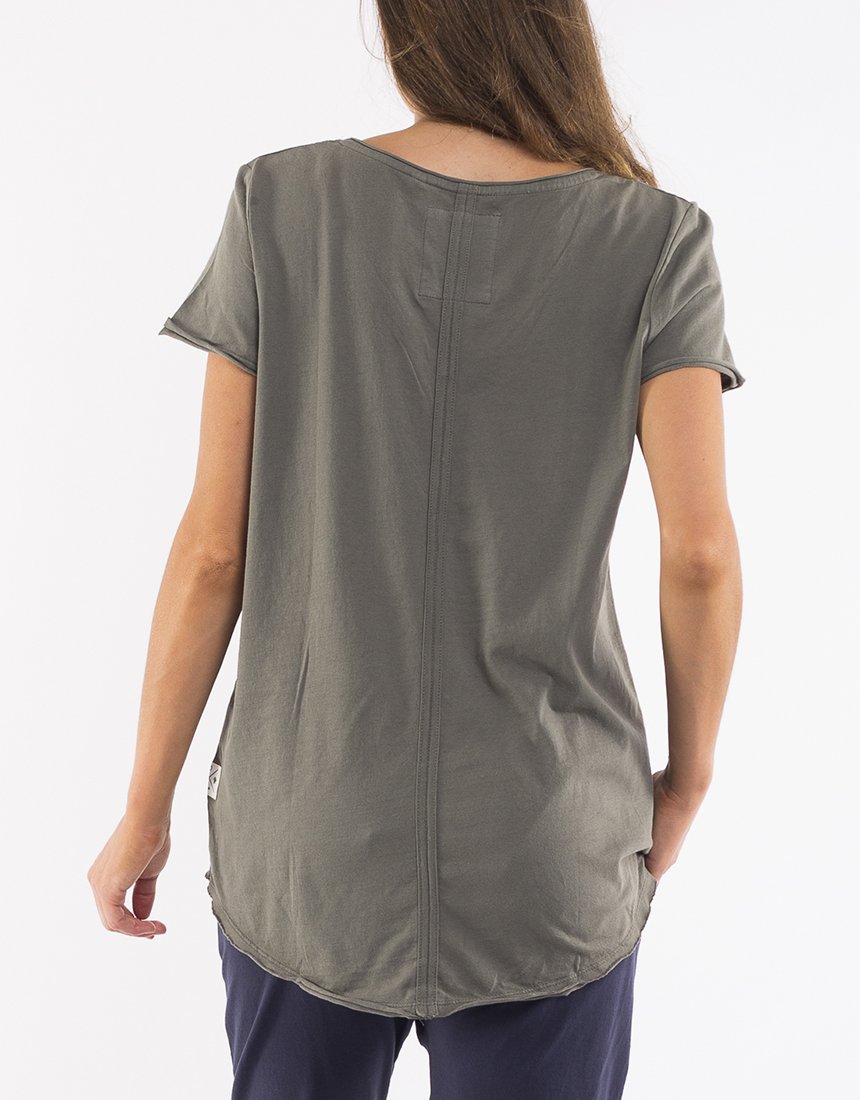 Elm - Fundamental Vee Tee - Khaki - paulaglazebrook Tops